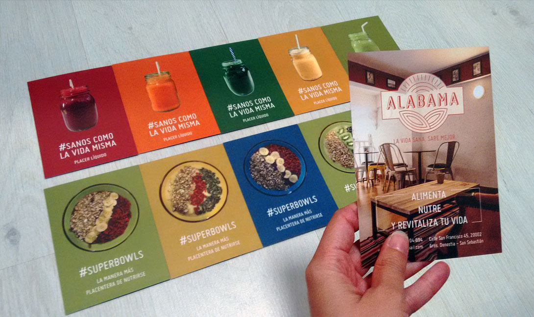 Tres distintos flyers a color con diseño culinario de Alabama café